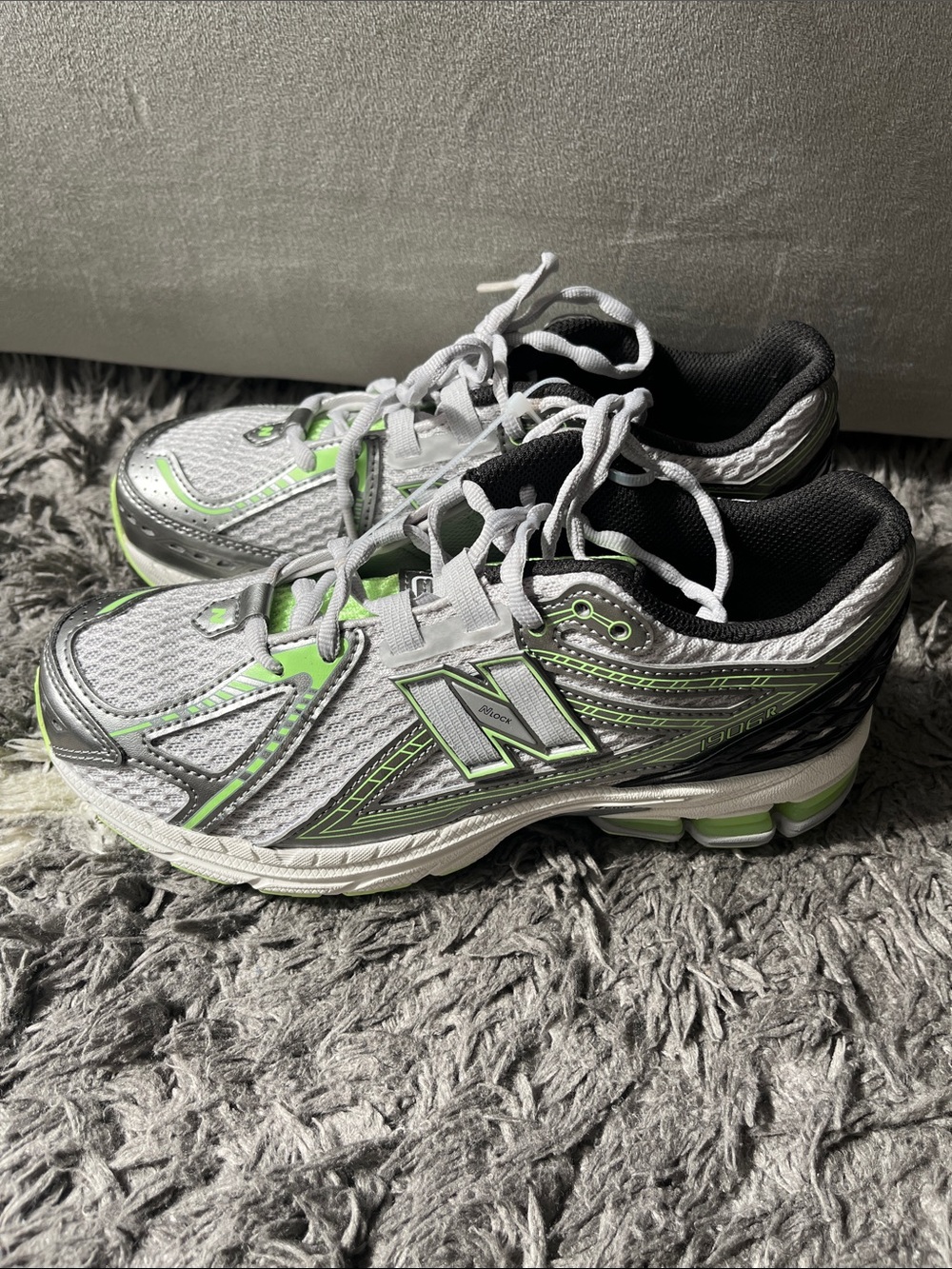 New Balance sneaker 1906R. Boys size 5. Grey. Green. New.